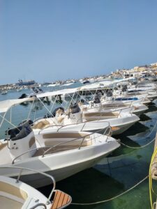 Affitto barca con patente senza skipper a Lampedusa